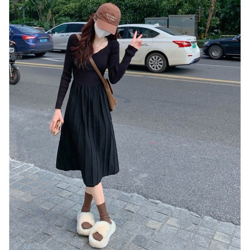 V領針織連衣裙女秋冬季新款收腰中長款打底裙內搭百褶裙裙子-細節圖4