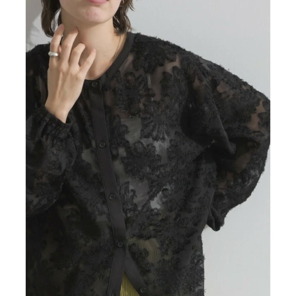 kumo select 🇯🇵絢爛煙火 刺繡花朵2way羽毛感襯衫（三色）-細節圖8