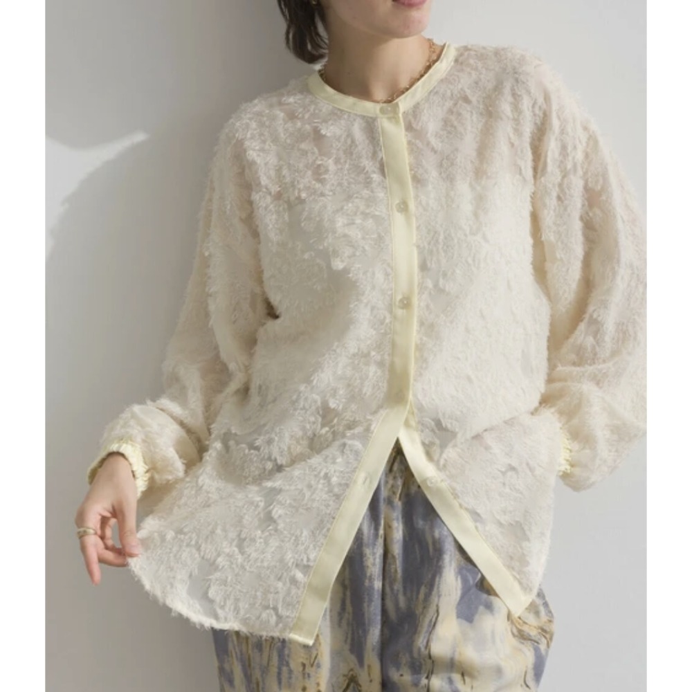 kumo select 🇯🇵絢爛煙火 刺繡花朵2way羽毛感襯衫（三色）-規格圖9