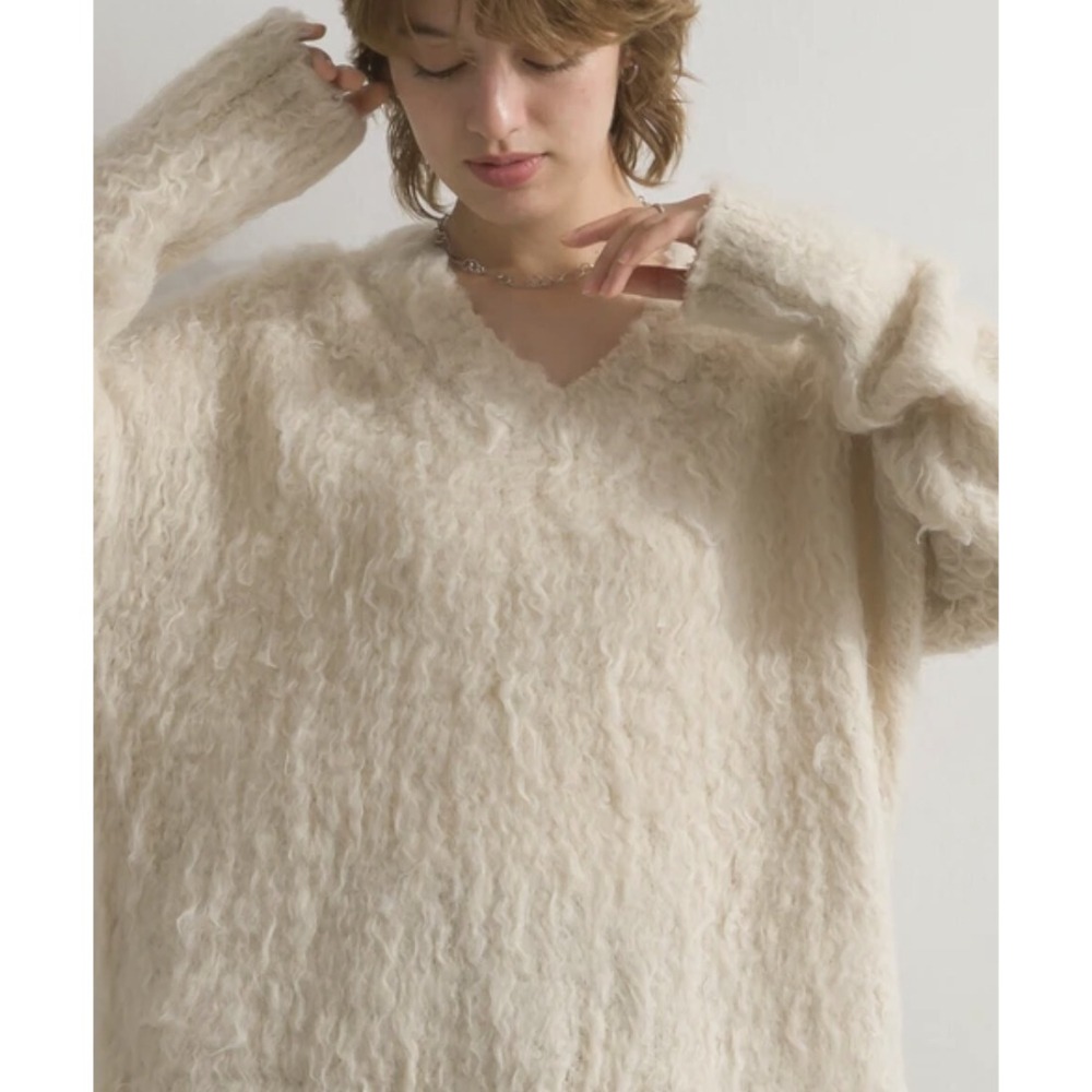 kumo select 🇯🇵雲朵軟綿綿側開叉V領毛衣-細節圖3