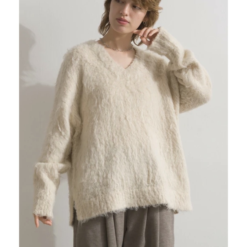 kumo select 🇯🇵雲朵軟綿綿側開叉V領毛衣-規格圖8