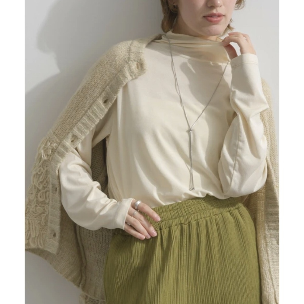 kumo select 🇯🇵後刺繡慵懶微寬鬆高領上衣（三色）-細節圖5