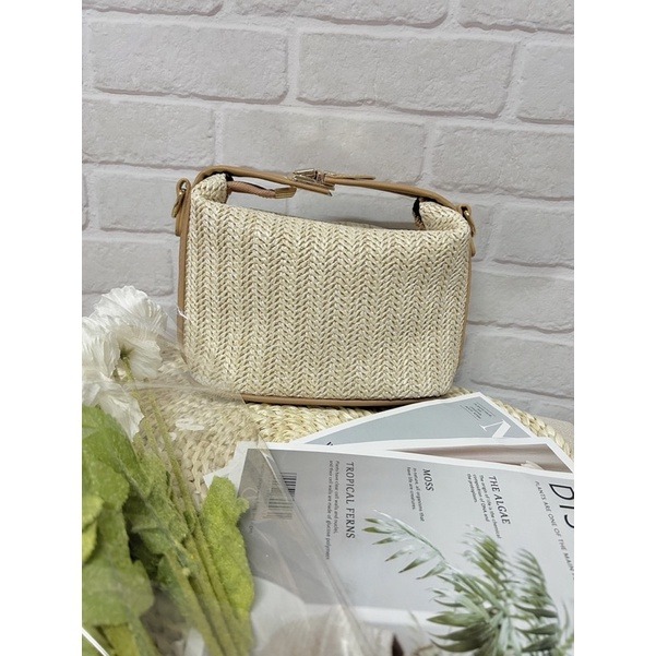 【SHE】 現貨實拍/超可愛草編小方包/小包/女包/草編/海邊 度假 /休閒/平價包/設計款/斜背包/肩背包-細節圖2