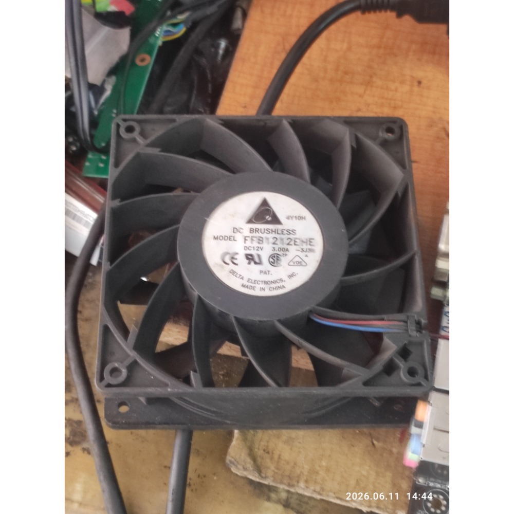 賣二手拆機台達暴力風扇型號FFB1212EHE DC12V 3.00A 12公分*12公分-細節圖2