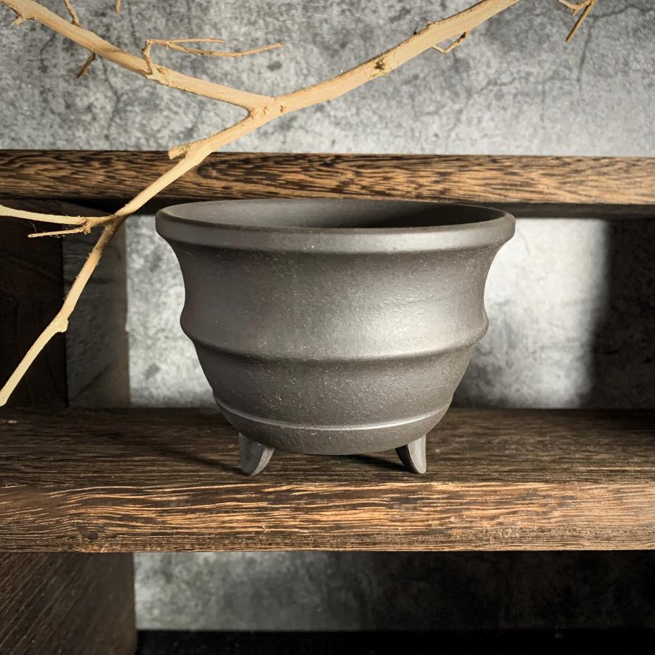 (新上架) 三足金鐘 紫砂 小盆 微型盆 簡約 缽 多肉盆 塊根盆 拇指盆 豆盆-細節圖4