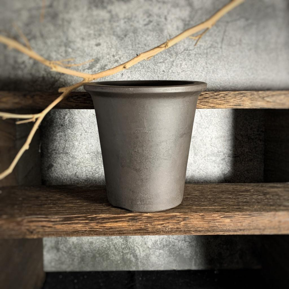 (現貨) 簡約 粗曠 紫砂 大底孔 出水 花盆 簡約 高盆 透氣 缽 花器 龍舌蘭 花燭-細節圖2