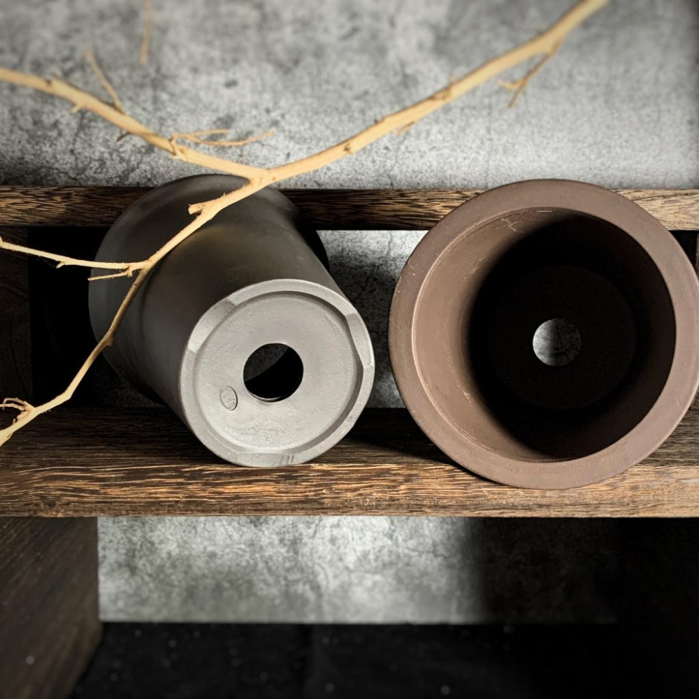 (現貨) 簡約 粗曠 紫砂 大底孔 出水 花盆 簡約 高盆 透氣 缽 花器 龍舌蘭 花燭-細節圖3