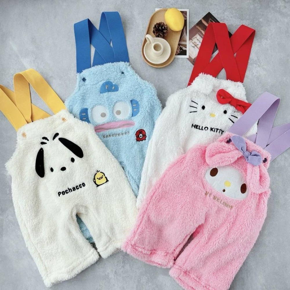 ❣️預購20天不含假日❣️日系日單三麗鷗可愛吊帶褲日系女童/日系男童/凱蒂貓/美樂蒂/醜魚/帕恰狗 80-110-細節圖6