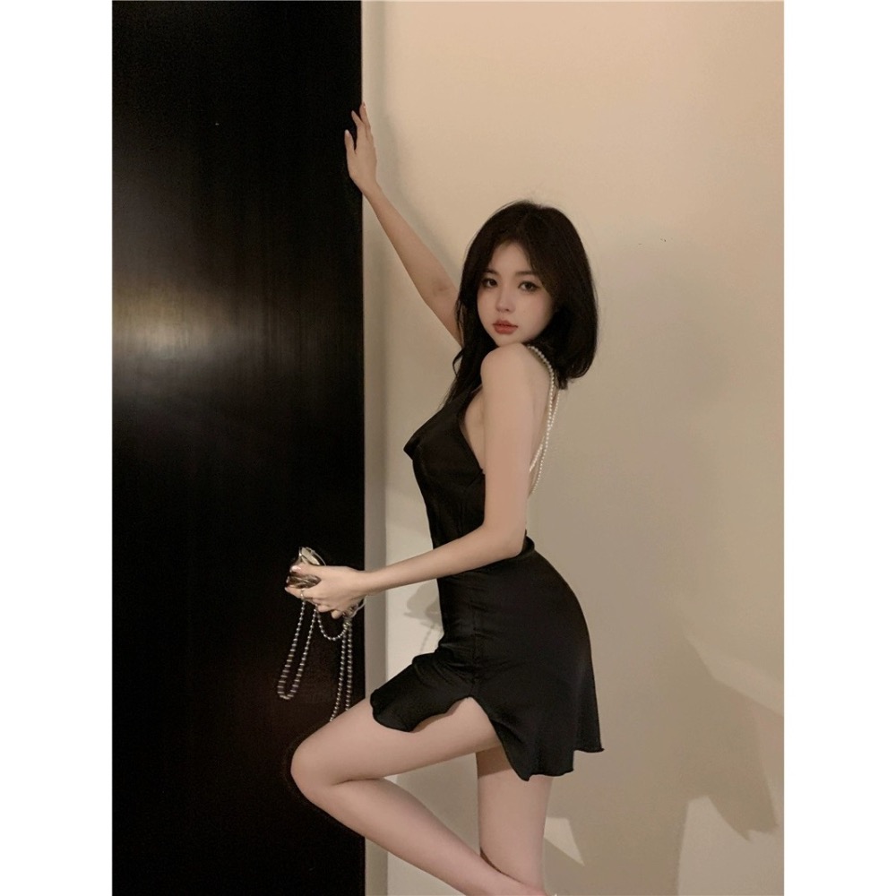 歐美款 氣勢 性感垂墜領口 低胸緞面黑色合身小禮服 露背 珍珠肩帶 包臀 性感小禮服 夜店洋裝-細節圖4