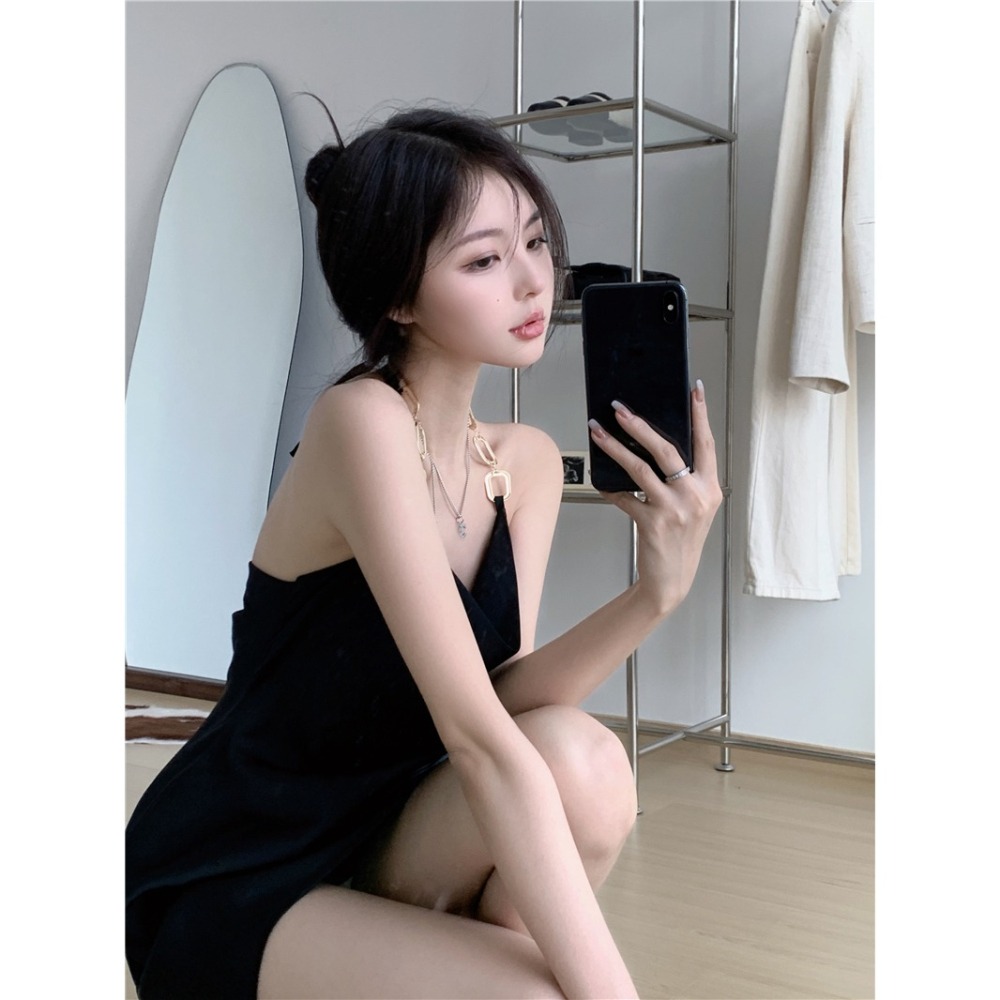 夜店奢華風 黑色垂墜低胸 絲質緞面包臀小禮服 黑色洋裝 性感小禮服 露背 火辣 綁帶洋裝-細節圖2