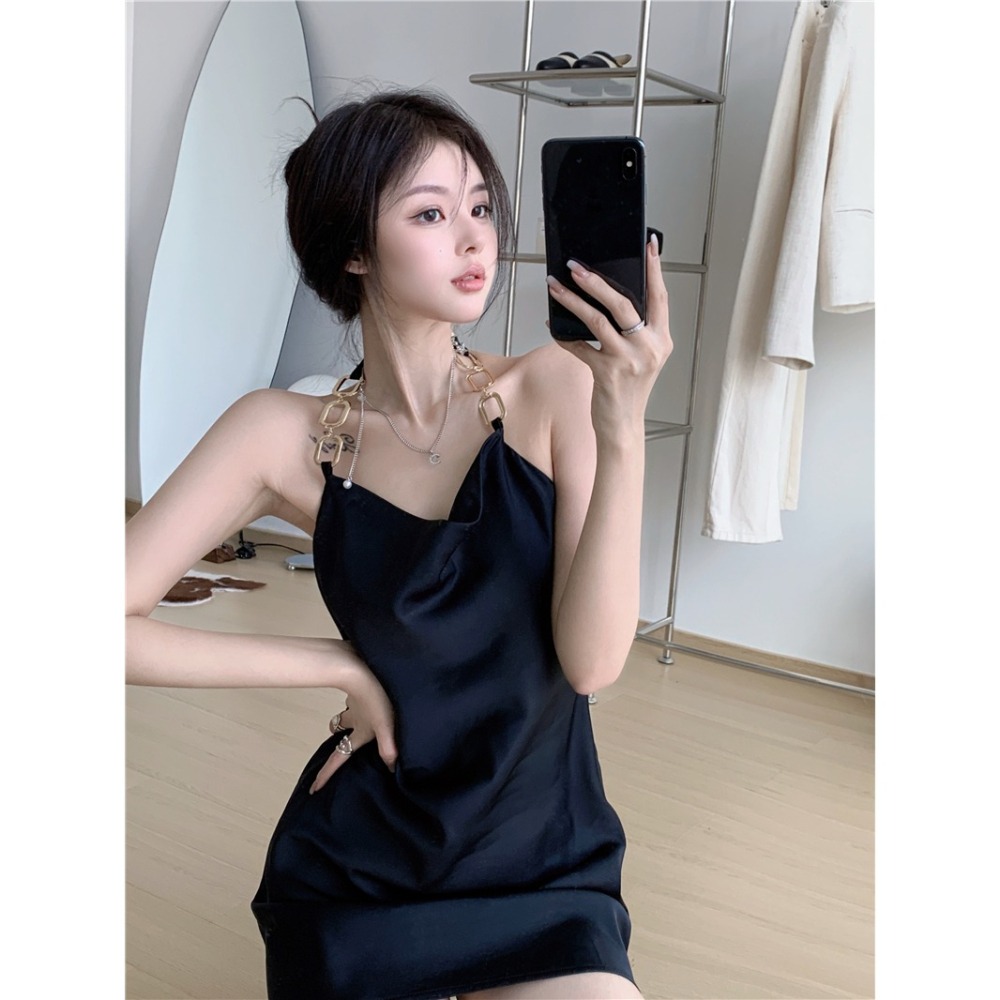 夜店奢華風 黑色垂墜低胸 絲質緞面包臀小禮服 黑色洋裝 性感小禮服 露背 火辣 綁帶洋裝-細節圖3