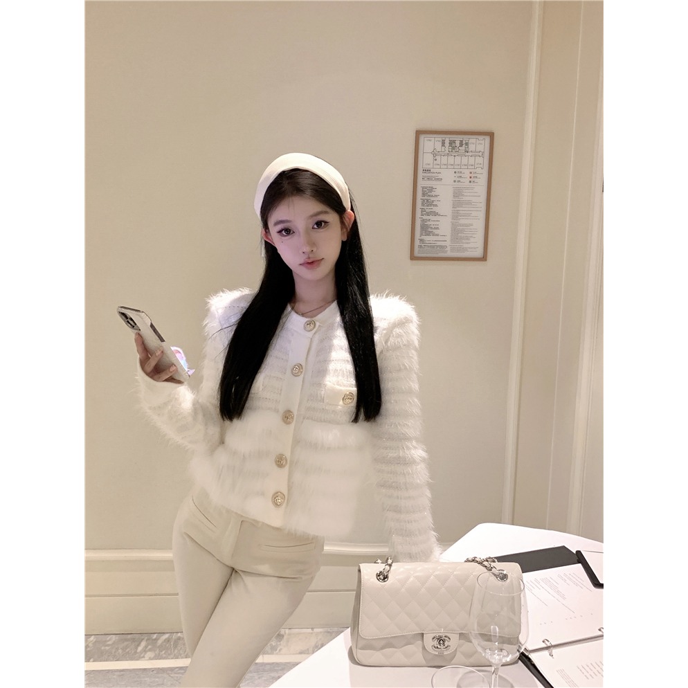 韓系 精緻貴氣 毛茸茸拼接 小香風 長袖毛衣外套 氣質 百搭 復古風 灰藍色 白色 基本款 冬天外套 毛外套-細節圖4