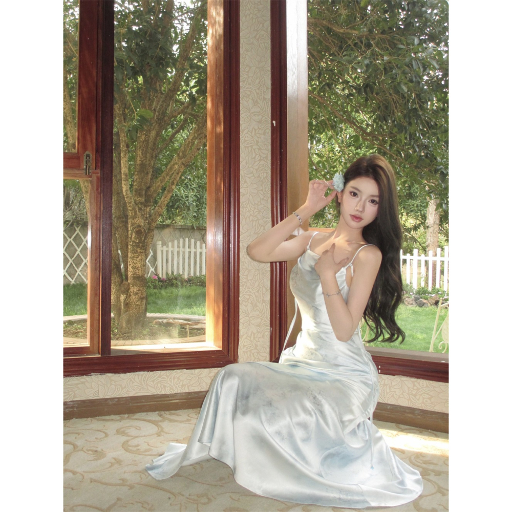 華麗高貴 絲質 緞面細肩帶絲滑印花連身裙 緞面洋裝 柔軟 貼身 性感長洋裝 印花裙 銀色 渡假風 珠光 性感小禮服-細節圖9