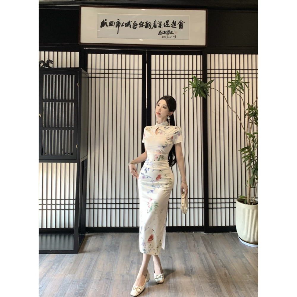 古典美人 優雅中國風 氣質印花質感露腿改良旗袍 性感旗袍 開叉 碎花旗袍 大尺碼 復古旗袍 攝影 古著 白色旗袍-細節圖4