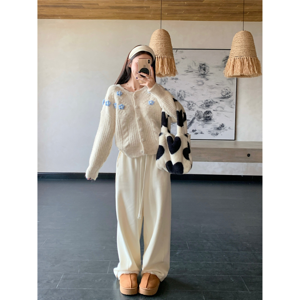 秋冬新品 韓系 可愛搶眼 毛線花花長袖寬版毛衣外套 毛線衣 保暖 溫暖 百搭 寬版毛衣 米白色 基本款-細節圖3