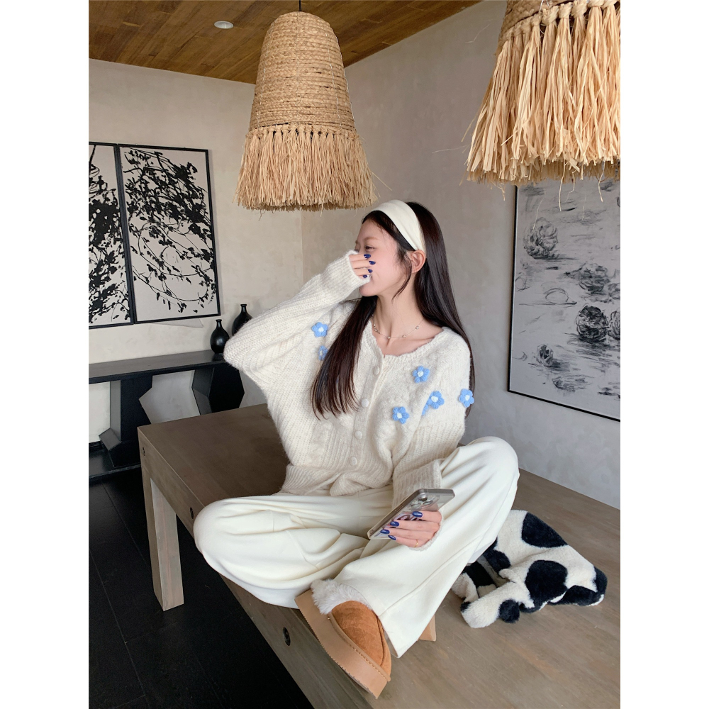 秋冬新品 韓系 可愛搶眼 毛線花花長袖寬版毛衣外套 毛線衣 保暖 溫暖 百搭 寬版毛衣 米白色 基本款-細節圖7