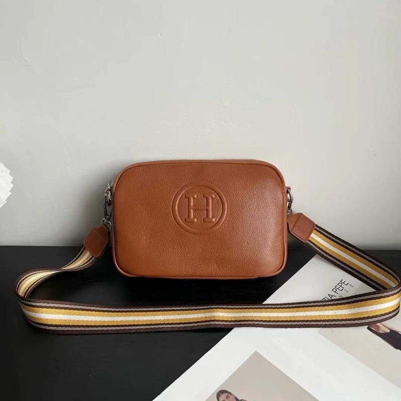 KR 韓國新款頂級真皮牛皮自然摔H鋼印字母大容量相機包-細節圖5