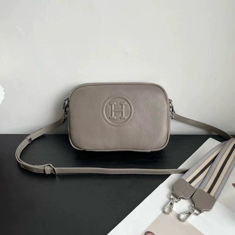 KR 韓國新款頂級真皮牛皮自然摔H鋼印字母大容量相機包-細節圖7