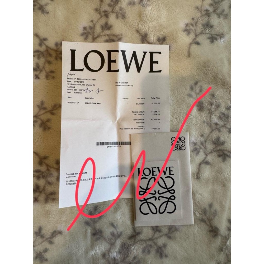 9成新 LOEWE 羅威 Barcelona 三角金屬設計皮革肩背包 奶茶色（誠可議）-細節圖9