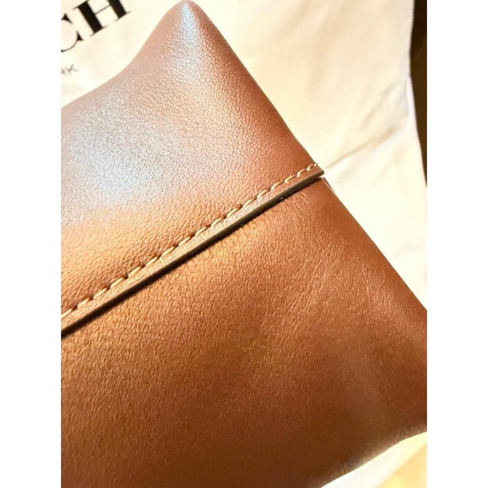 👜 COACH New York 咖啡棕色 真皮肩背包｜極簡大容量款｜現貨-細節圖8
