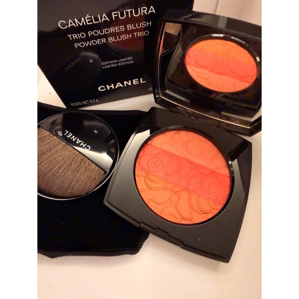 🌺【全新正品】CHANEL CAMÉLIA FUTURA 2025春夏限定創作 山茶花紋腮紅盤｜柔粉珊瑚三色漸層-細節圖2