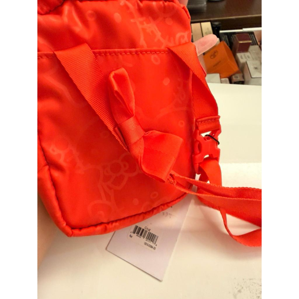 Herschel × HelloKitty 聯名Cruz 迷你斜背包🎀紅色緞面限定款可愛小包/Kitty粉必收/現貨-細節圖7