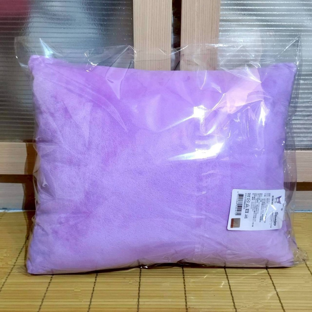 【家德小舖】酷洛米 Kuromi 旋轉木馬 小長方形造型抱枕 枕頭 三麗鷗正版 全新 34公分 水洗枕 午睡枕 午安小枕-細節圖2