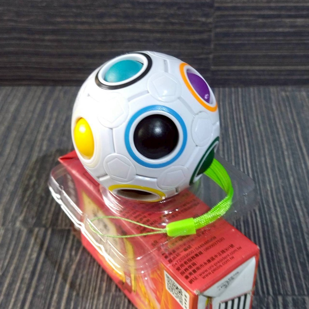 【家德小舖】魔力彩虹球 12孔 盒裝 附吊繩 全新 7公分 魔術方塊球 魔法球 兒童玩具 親子遊戲 吊飾 健腦 舒壓-細節圖3