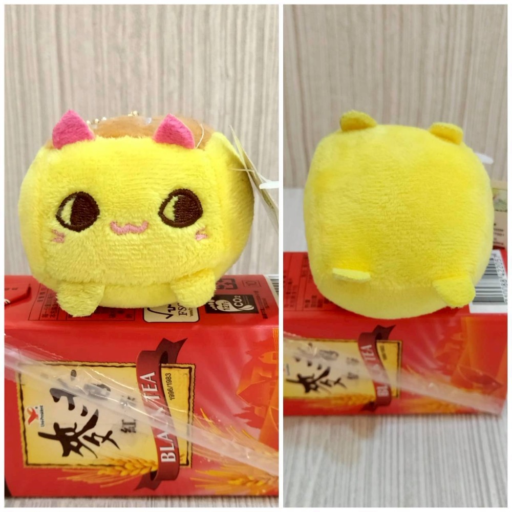 【家德小舖】大眼 豆腐貓 黃豆腐 大豆 吊飾 娃娃 全新 正版 6公分 絨毛 玩偶 布偶 玩具 掛飾 Tofu Cat-細節圖3