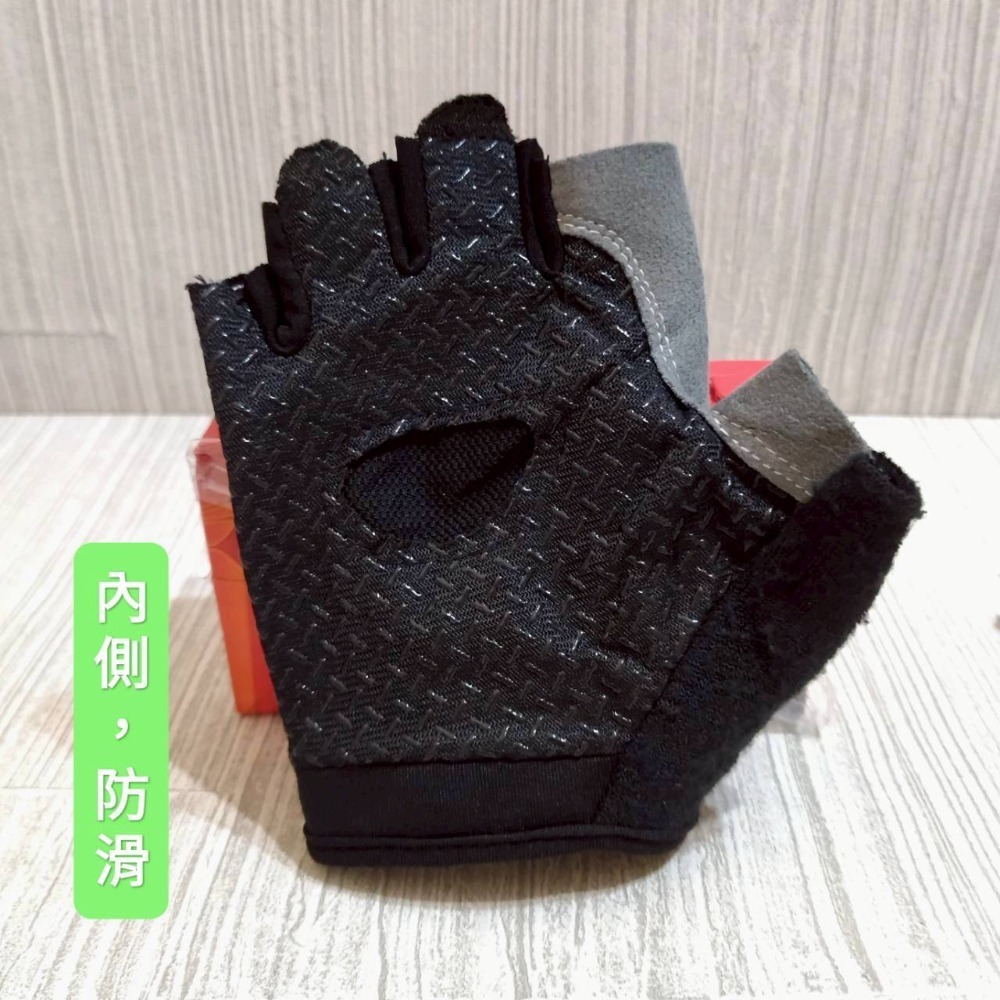 【家德小舖】Huwai H 半指 漏指 運動 手套 M號 黑灰色 好看又帥氣 二手很乾淨 透氣 防滑 健身 重訓 自行車-細節圖4