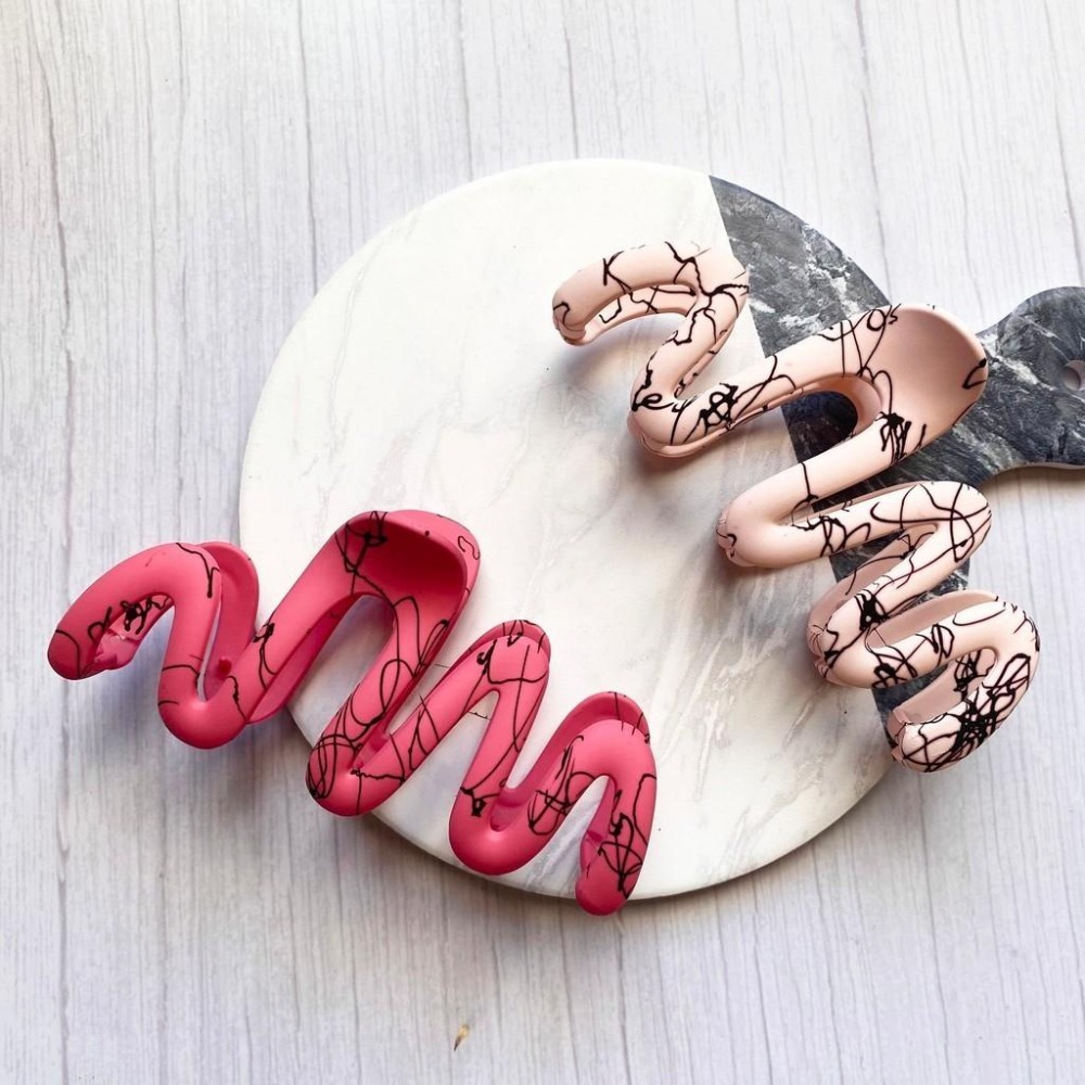 🔥菲雪飾品🔥波浪鏤空 鯊魚夾 髮夾 髮飾 不規則紋路 霧面 抓夾(共6色)-細節圖2