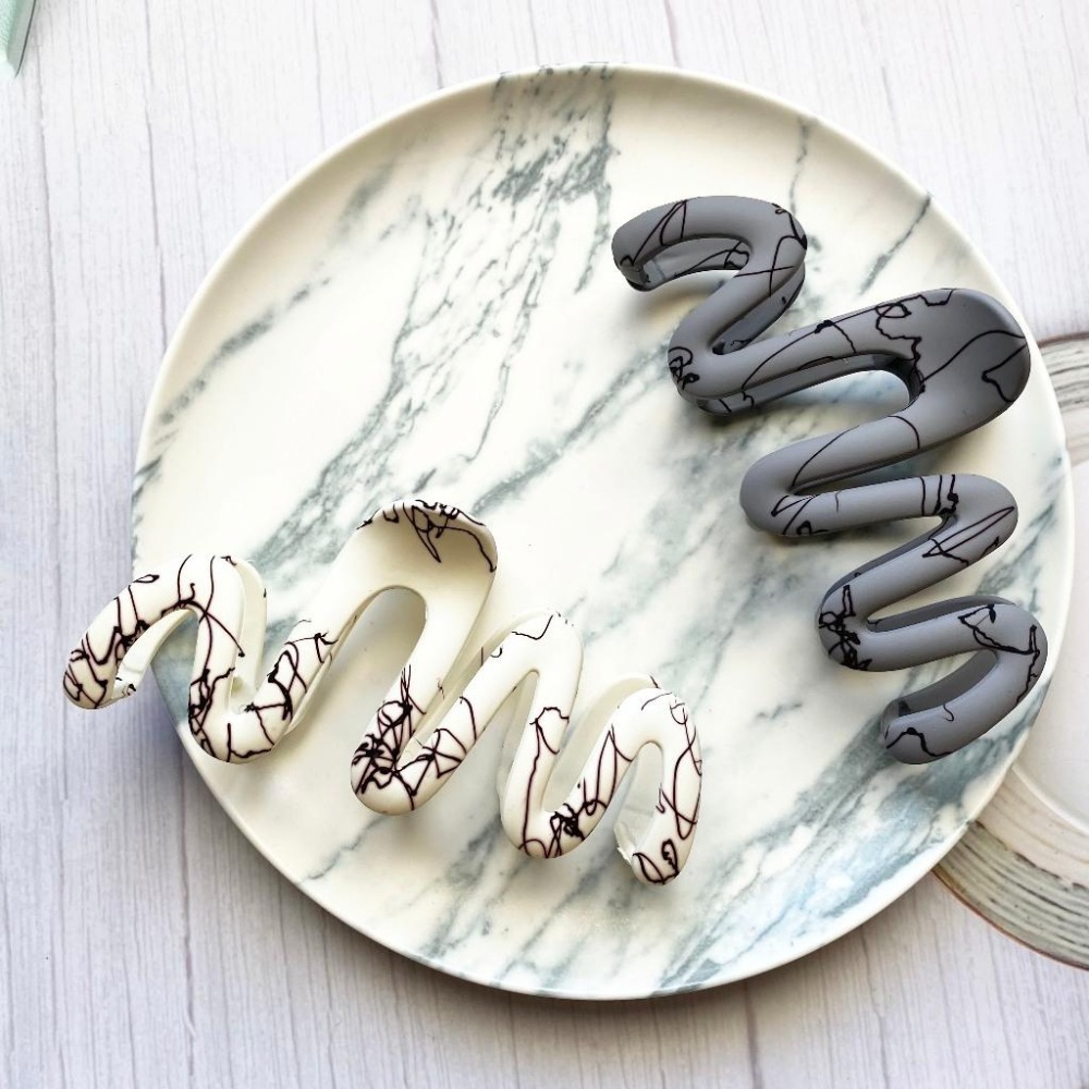 🔥菲雪飾品🔥波浪鏤空 鯊魚夾 髮夾 髮飾 不規則紋路 霧面 抓夾(共6色)-細節圖4