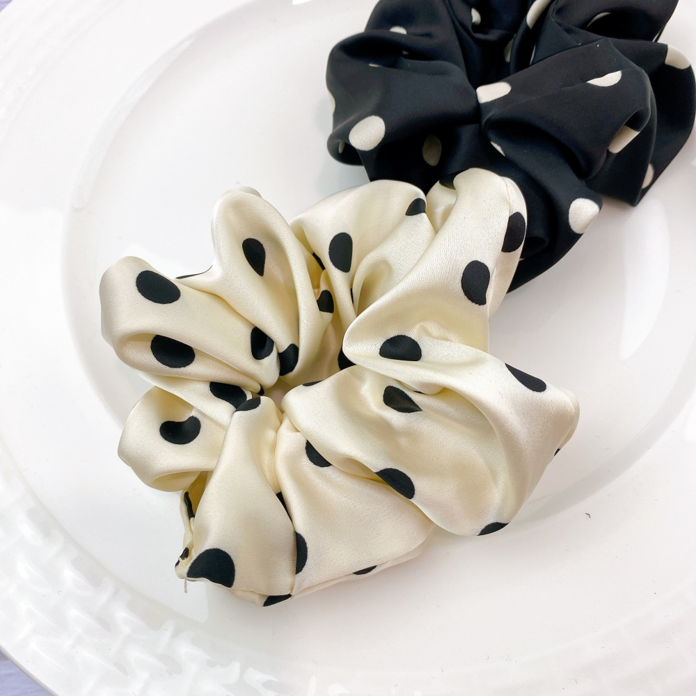 🔥菲雪飾品🔥波點 緞面 氣質 大腸圈 丸子頭 馬尾 髮圈(共2色)-細節圖6