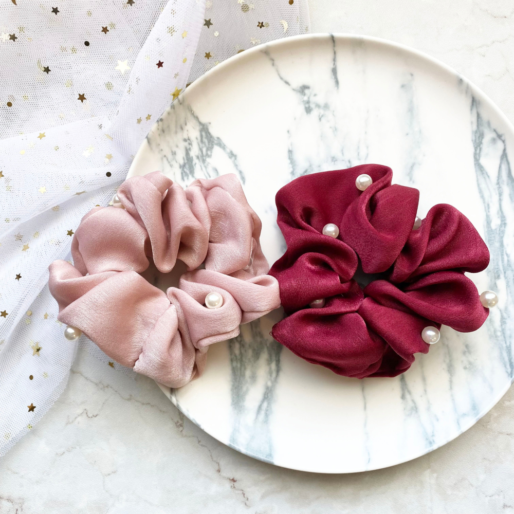 🔥菲雪飾品🔥珍珠 緞面 氣質 丸子頭 髮束 馬尾 髮飾 大腸圈 髮圈(共7色)-細節圖4