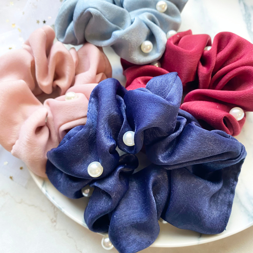 🔥菲雪飾品🔥珍珠 緞面 氣質 丸子頭 髮束 馬尾 髮飾 大腸圈 髮圈(共7色)-細節圖5