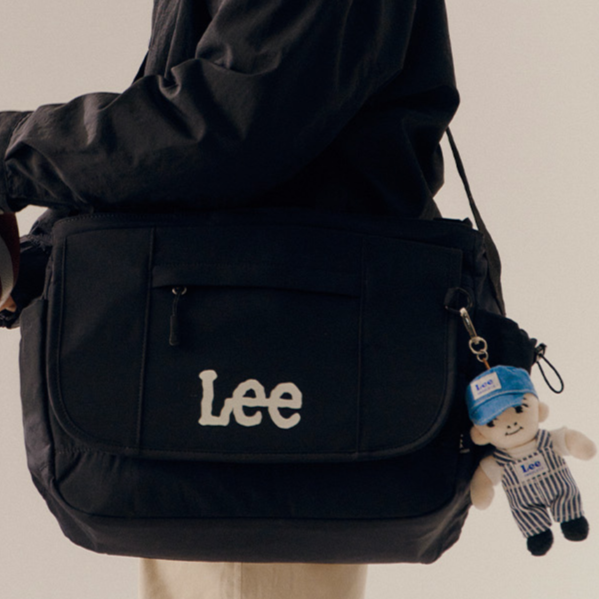 韓國 LEE  帥氣小酷哥包包吊飾-細節圖2