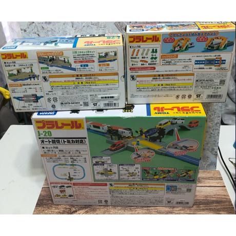 【耶嘿】TAKARA TOMY PLARAIL 鐵道王國J-12 多變天橋 J-28 車站組附人偶-細節圖2