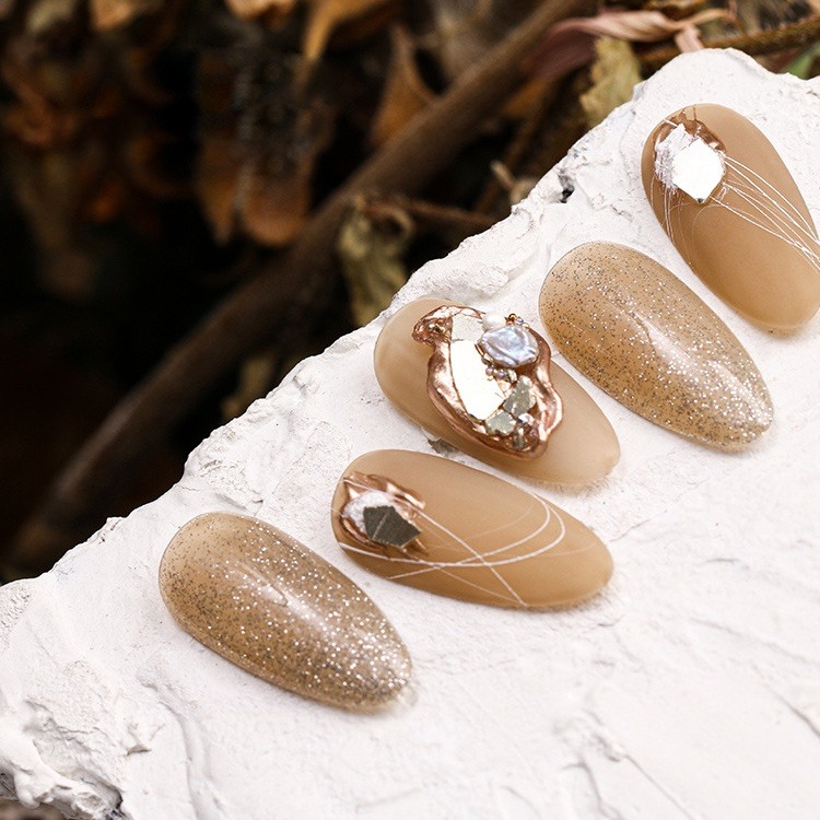 現貨實拍｜ 美甲 金屬岩片 不規則金屬片 超亮反光碎片 美甲新款飾品 裝飾 雲母岩片 美甲素材 工具 日系 鑽飾-細節圖2