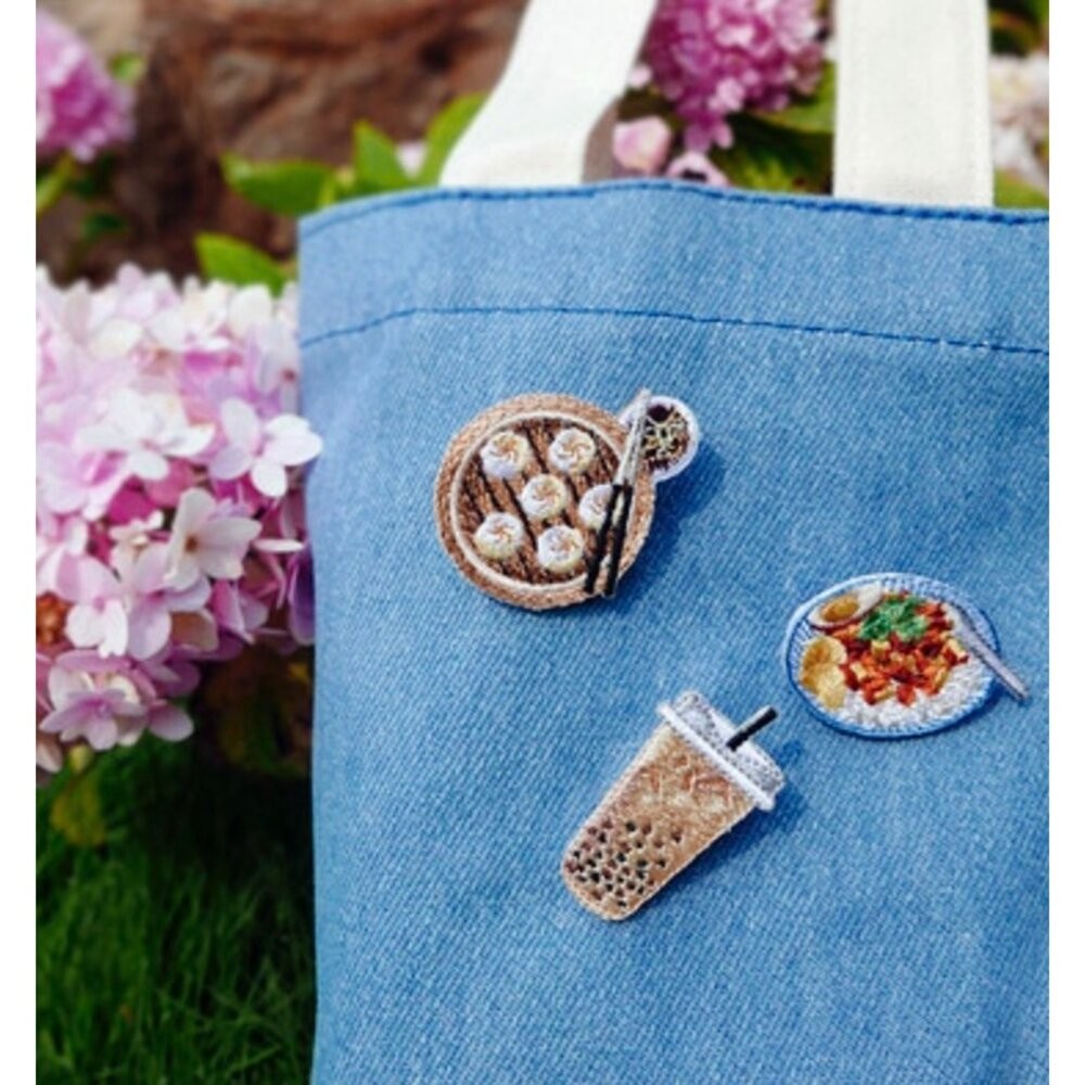 刺繡別針 台灣小吃 門牌系列 荷包蛋 胸針 台灣紀念品 文藝輕黏 TR台灣鐵道-細節圖5