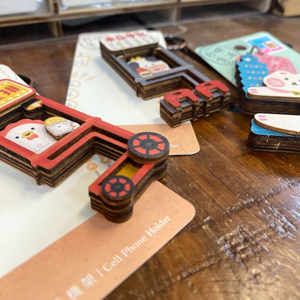 台味生活手機架鑰匙圈 創意鑰匙圈 木製鑰匙圈吊飾 猴子設計 TR台灣鐵道-細節圖3