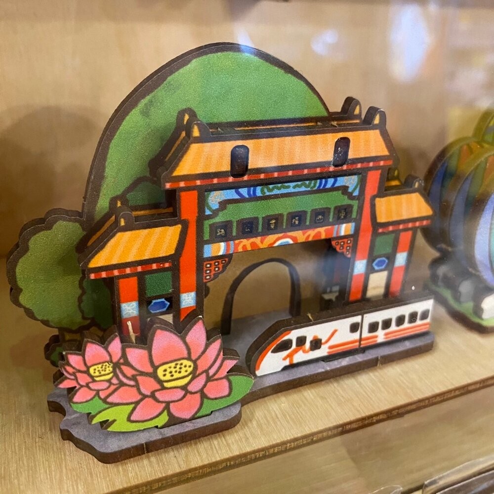 DIY立體木製名片座 台灣景點文化 阿里山火車 木製桌上擺飾  台灣文創 紀念品 新格子 TR台灣鐵道-規格圖8