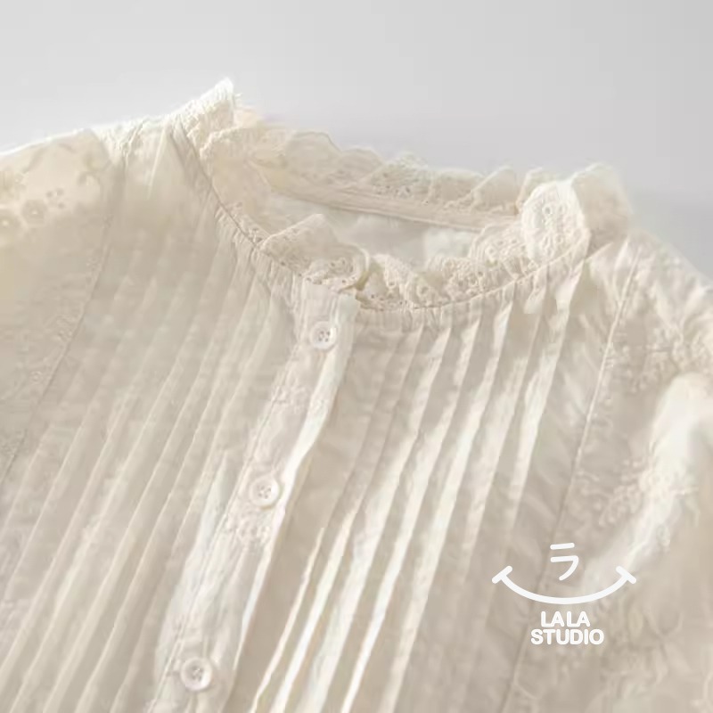 𝕃𝔸𝕃𝔸 𝕊𝕋𝕌𝔻𝕀𝕆 日系圓領蕾絲花邊風琴褶刺繡長袖襯衫上衣  ˚ʚ  3色 ɞ˚-細節圖5