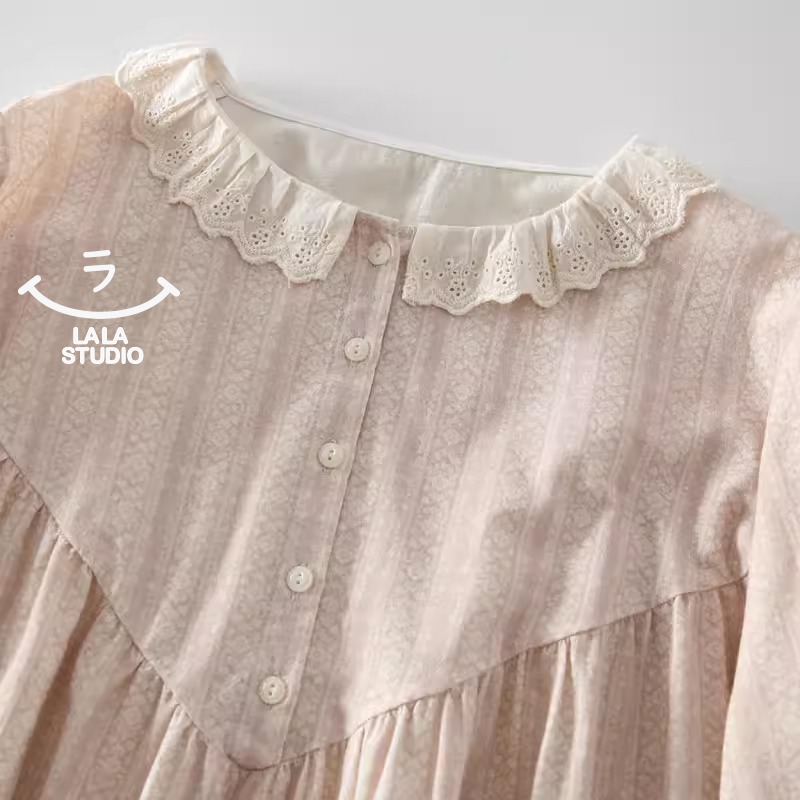 𝕃𝔸𝕃𝔸 𝕊𝕋𝕌𝔻𝕀𝕆 日系蕾絲花邊領溫柔印花長袖襯衫上衣-粉色-細節圖3