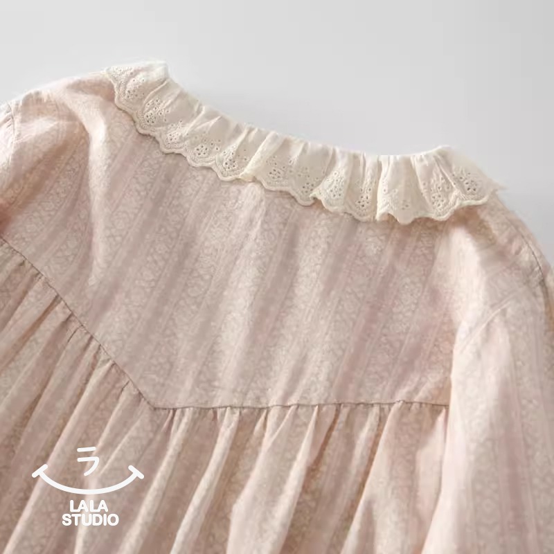 𝕃𝔸𝕃𝔸 𝕊𝕋𝕌𝔻𝕀𝕆 日系蕾絲花邊領溫柔印花長袖襯衫上衣-粉色-細節圖7