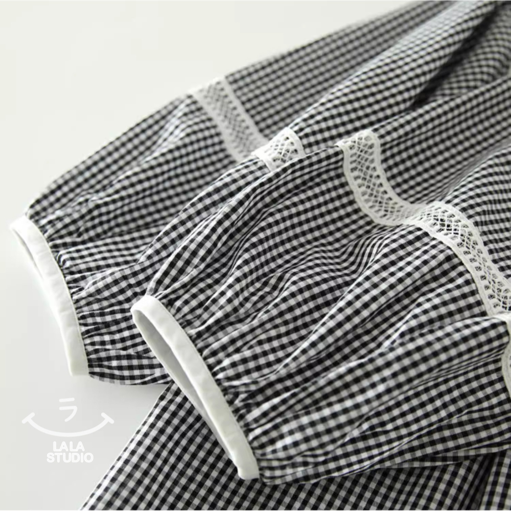 𝕃𝔸𝕃𝔸 𝕊𝕋𝕌𝔻𝕀𝕆 日系立領風琴褶鏤空拼接七分袖長袖襯衫上衣-黑白格-細節圖4