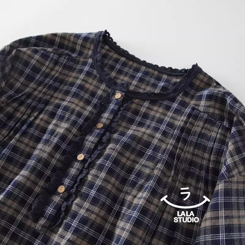 𝕃𝔸𝕃𝔸 𝕊𝕋𝕌𝔻𝕀𝕆 日系圓領蕾絲花邊拼接格子長袖襯衫上衣-細節圖3