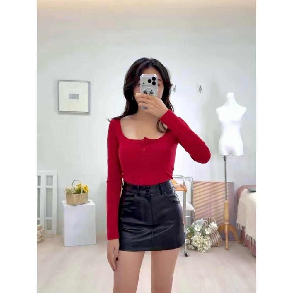 ［Sunlight服飾 馬上出貨✨]  法式鎖骨方領貼身曲線長袖上衣｜過年|紅色|辣妹｜夜店｜出遊|氣質|性感|派對🎉-細節圖6