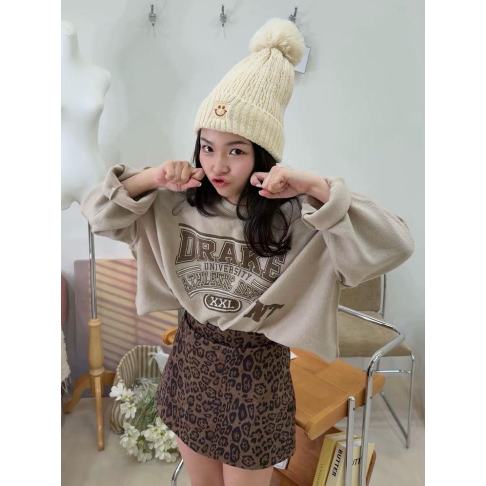 ［Sunlight服飾 馬上出貨✨]  美式復古針織落肩款麂皮豹紋高腰A字裙套裝|辣妹｜夜店｜出遊|氣質|性感|派對🎉-細節圖5