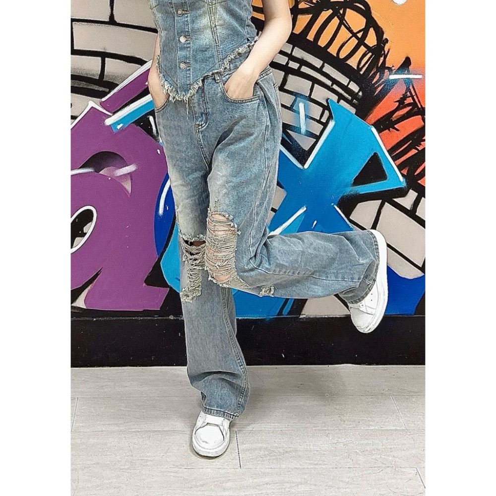 ［Sunlight服飾 馬上出貨✨] 複古懷舊色破洞牛仔褲女夏季高腰寬鬆闊腿褲子抹胸毛邊上衣套裝｜辣妹｜夜店｜出遊|牛仔-細節圖4