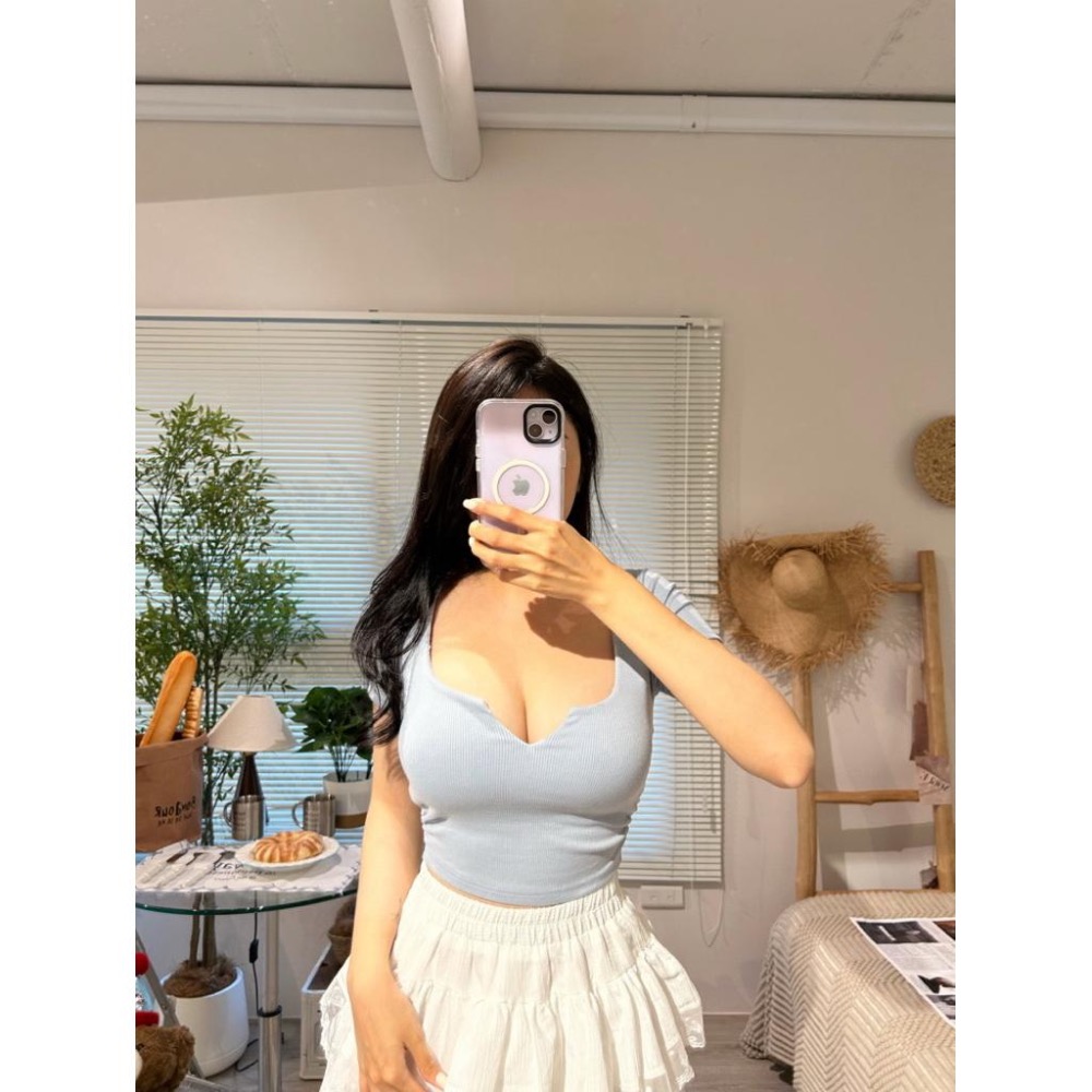 [Sunlight服飾 馬上出貨✨]性感超低胸v領短袖上衣（有附罩杯胸墊、有黃色藍色/上下身都有賣！）-細節圖2